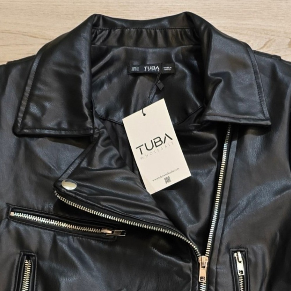 Tuba Butik Womens Black Faux Leather Cropped Moto Biker Jacket Belted Size Large - Picture 3 of 10